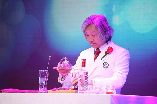 5  國際調(diào)酒師許忠鎮(zhèn).jpg