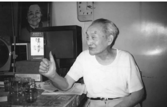 大國(guó)工匠，世紀(jì)豐碑 ——瀘州老窖永遠(yuǎn)懷念酒界泰斗秦含章先生