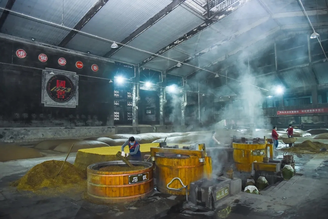 中國(guó)品牌日 | 瀘州老窖連線央視財(cái)經(jīng)頻道曬“復(fù)工大單”